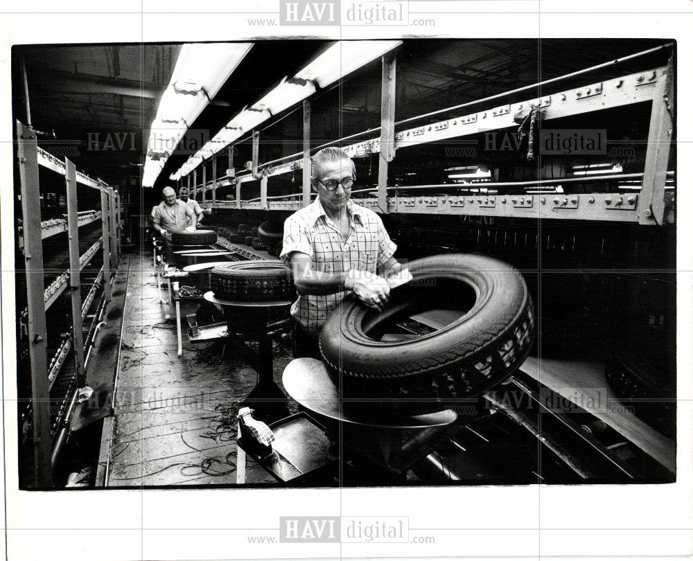 1979 Press Photo Uniroyal Tire Co Jim Kuenze - Historic Images