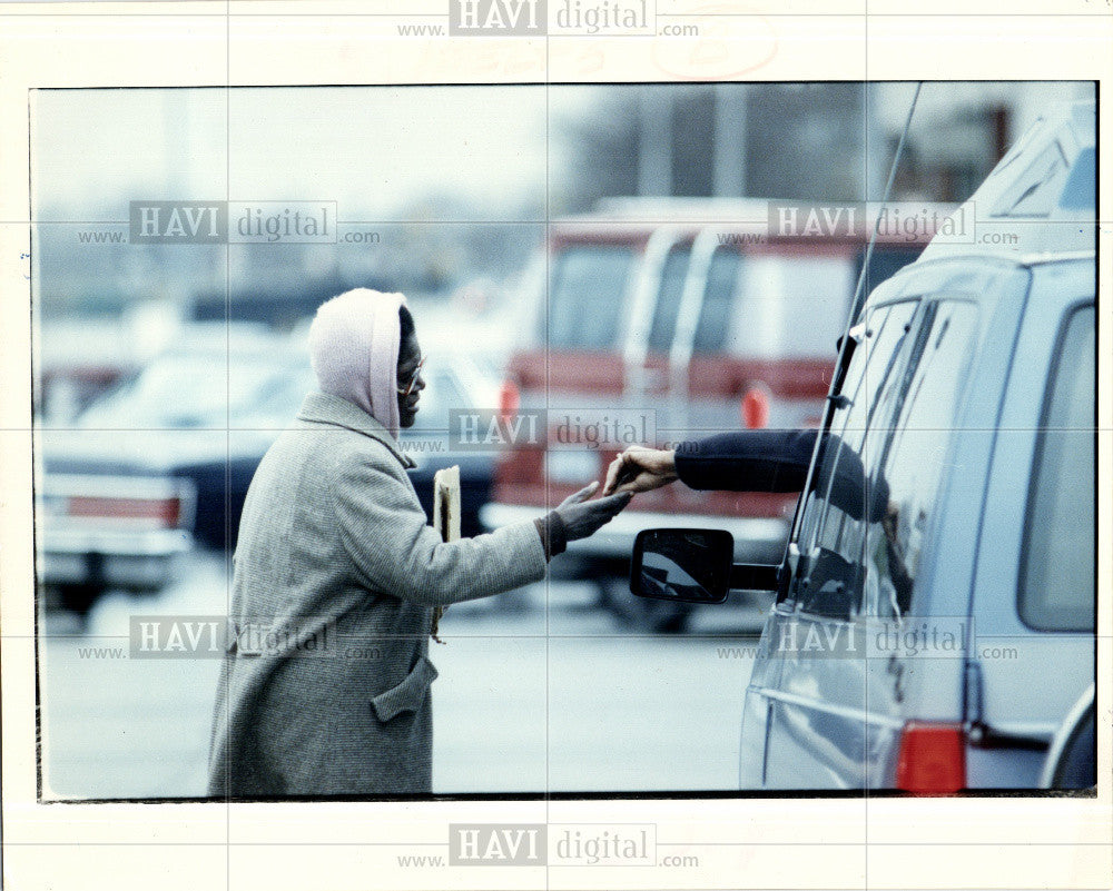 1991 Press Photo Poverty, Beggar, unemployment - Historic Images