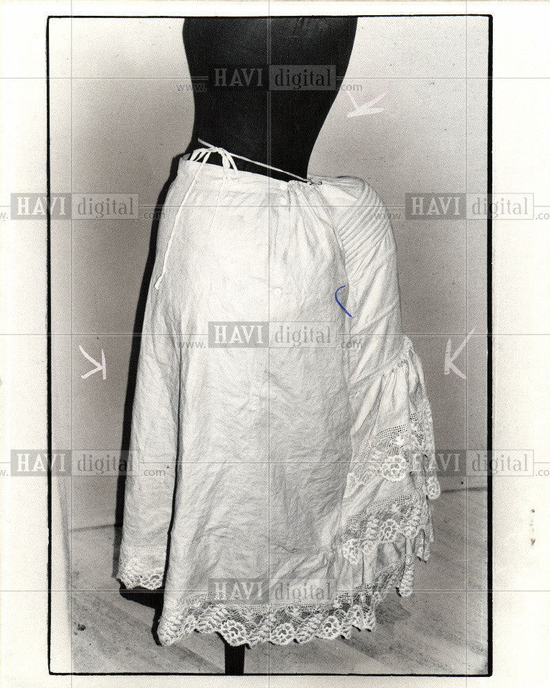 1976 Press Photo underwear 1880s bustle - Historic Images