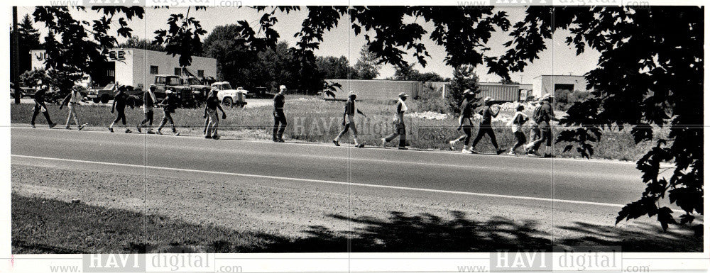 1983 Press Photo marchers, highway 25, joe madison - Historic Images