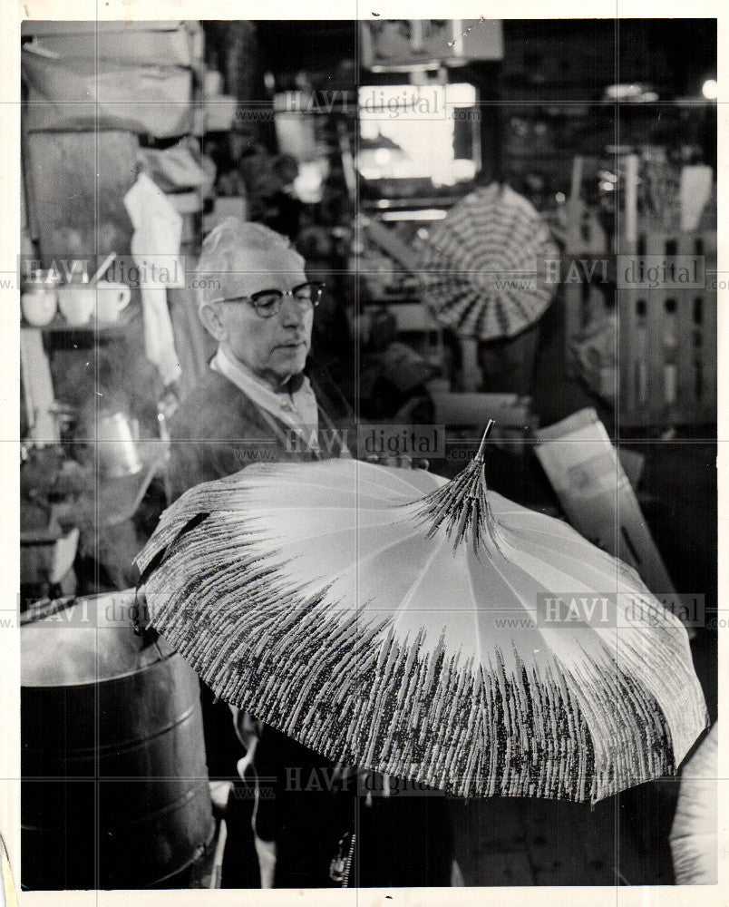 1960 Press Photo Decorated umbrellas - Historic Images