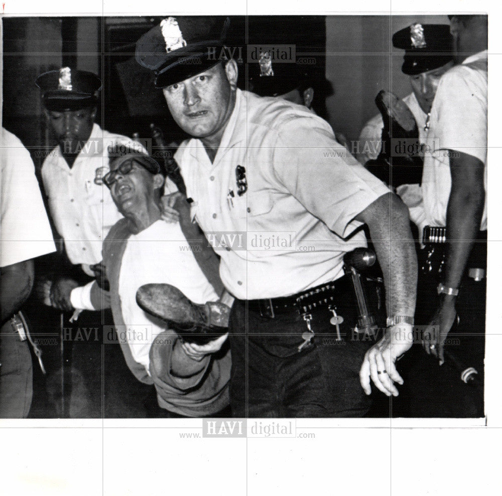 1987 Press Photo police, brutality, bum rush, unruly - Historic Images