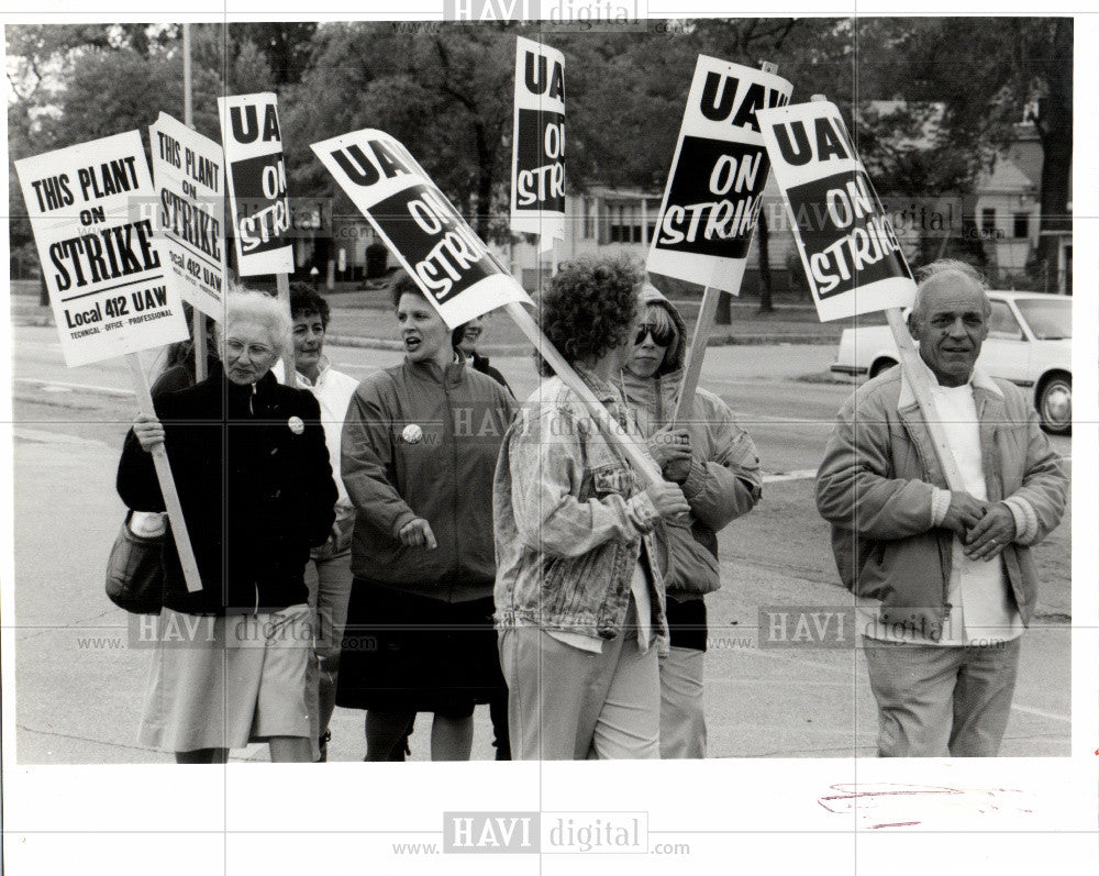 1991 Press Photo Chrysler cafeteria workers protest - Historic Images