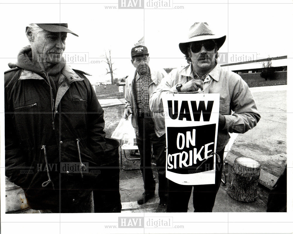 1952 Press Photo UAW Demonstration Protest(1992). - Historic Images