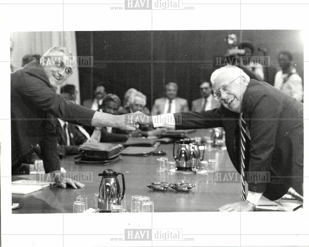 1985 Press Photo UAW Owen Bieber Chrysler Thomas Miner - Historic Images