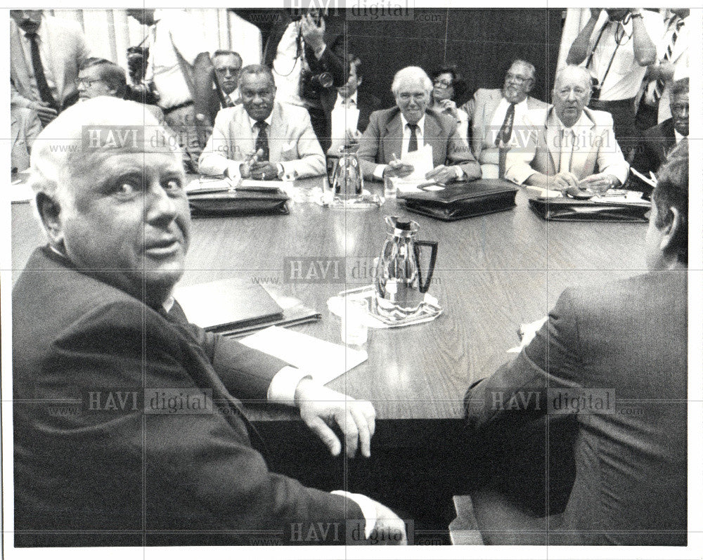 1987 Press Photo UAW contract negotiations Chrysler - Historic Images