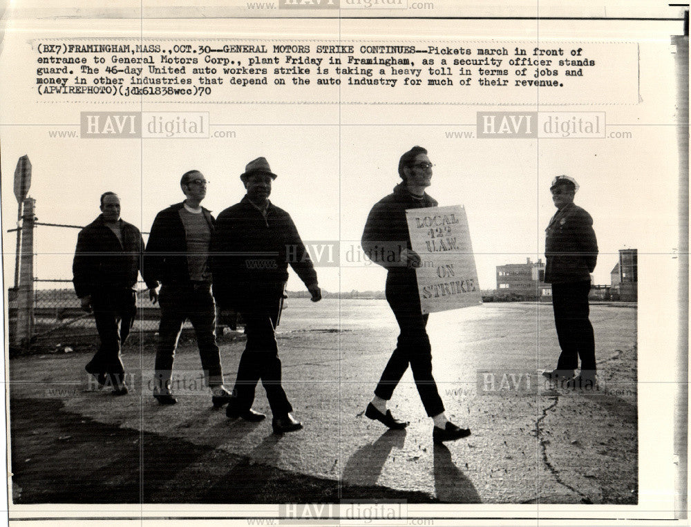 1970 Press Photo General Motors strike Framingham - Historic Images