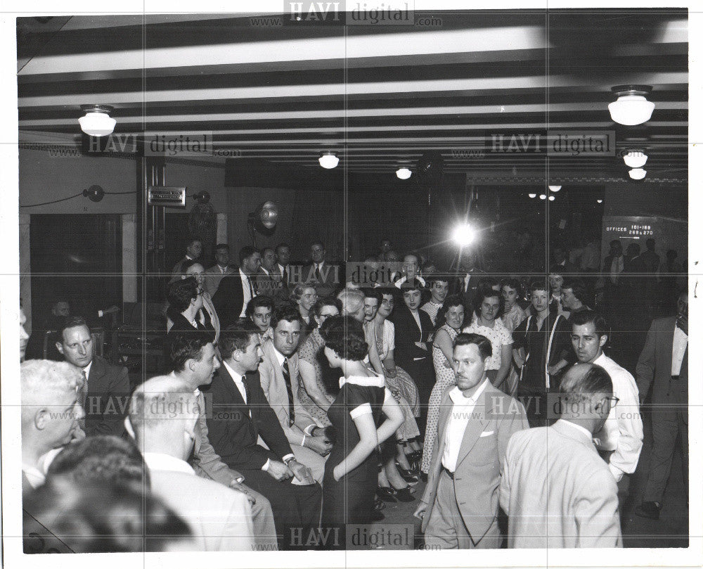 1955 Press Photo UAW contract negotiations GM - Historic Images