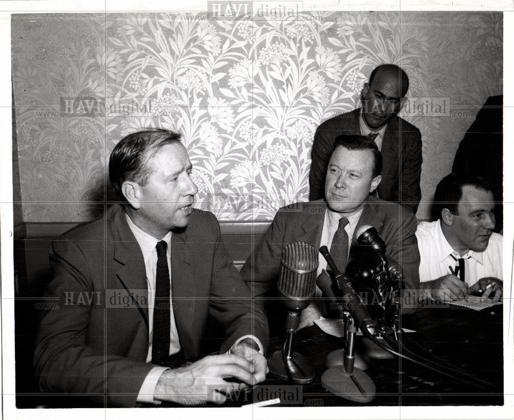 1955 Press Photo Ford Contract - Historic Images