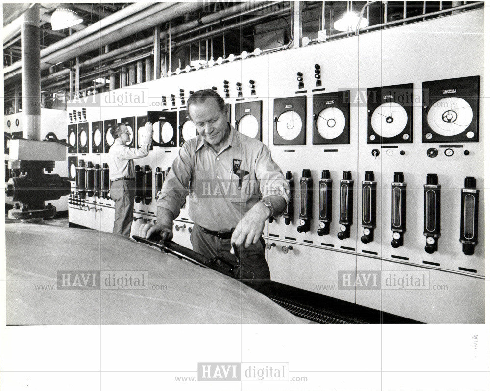 1978 Press Photo Hiram Walker Distillery Detroit - Historic Images