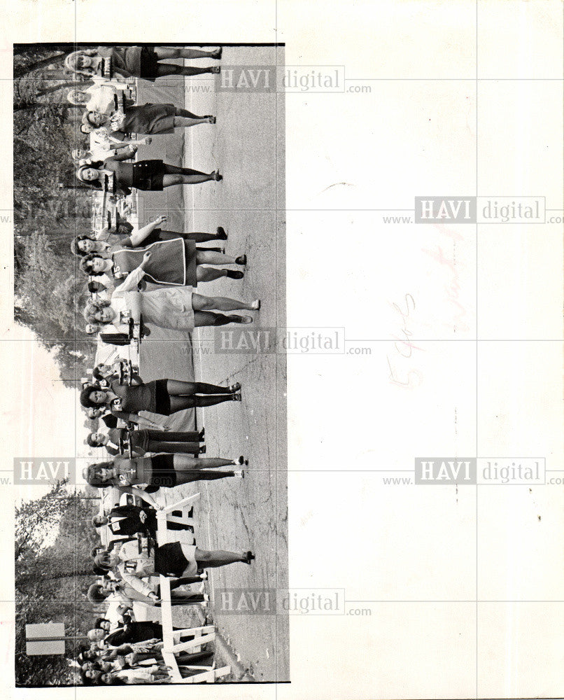 1972 Press Photo WAITERS AND WAITRESSES COMPETED - Historic Images