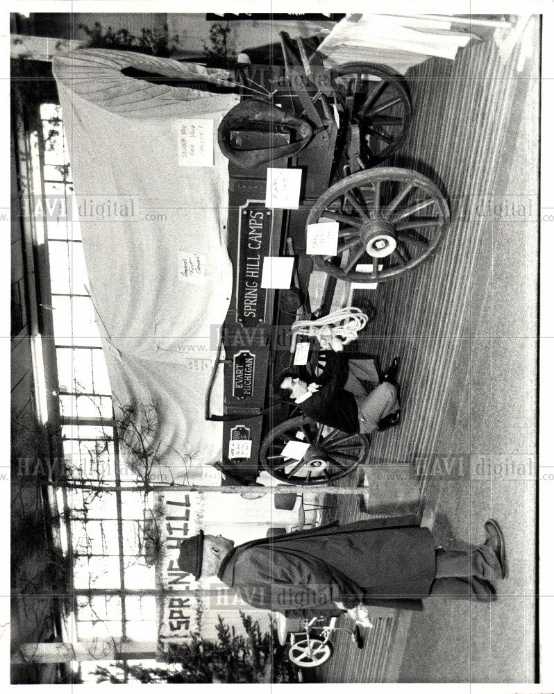 1983 Press Photo WILLIAM VOND JOE LATHROP wagon - Historic Images