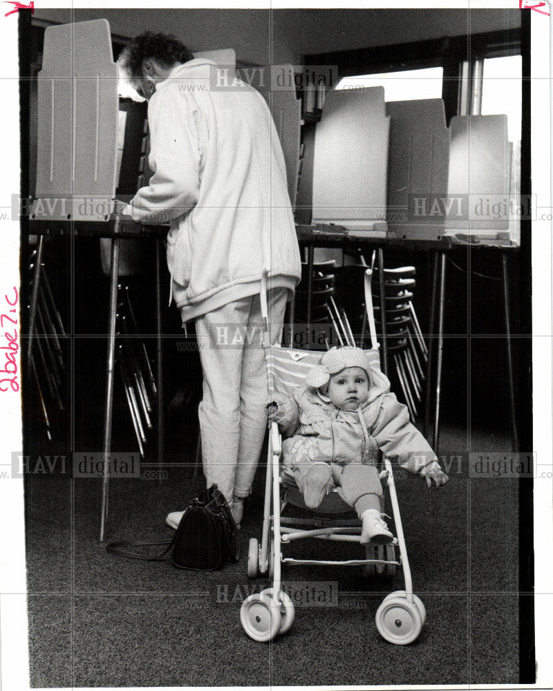 1990 Press Photo voting elections politics - Historic Images