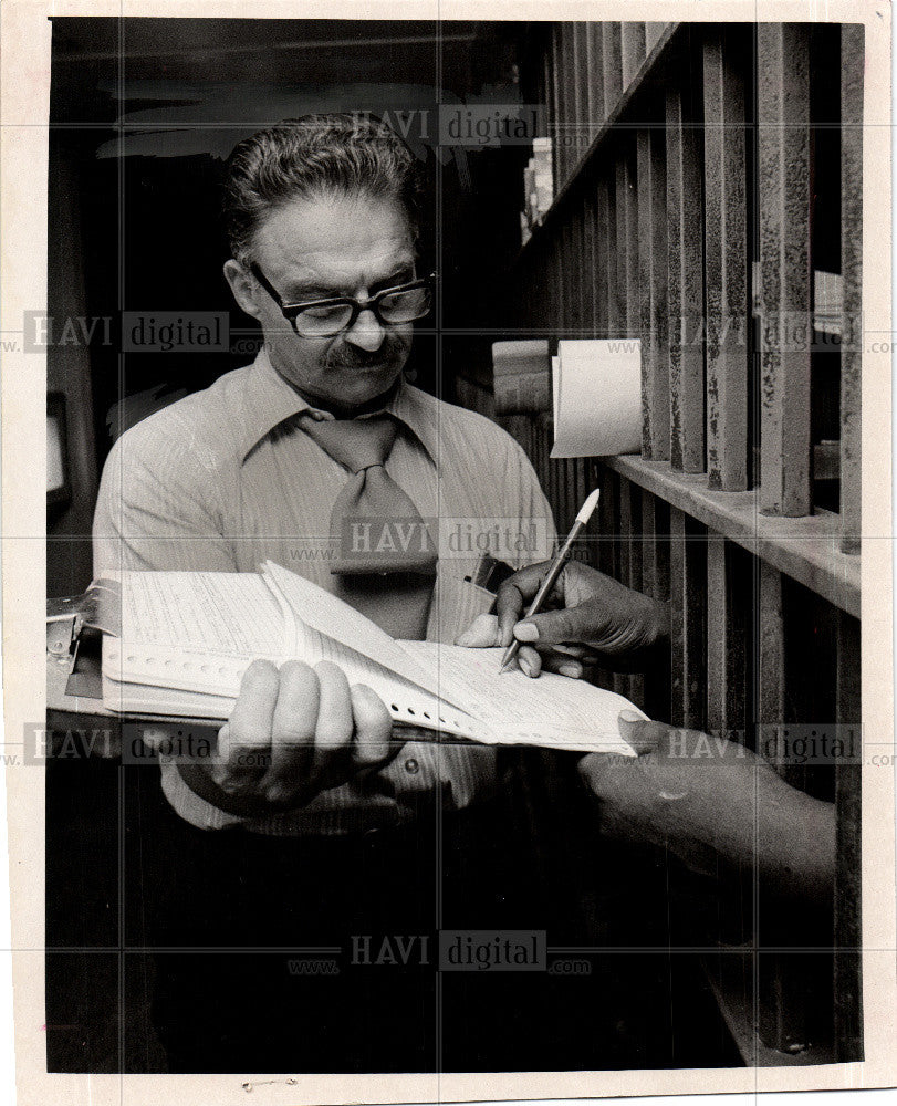 1972 Press Photo VOTING REGISTRATION - Historic Images