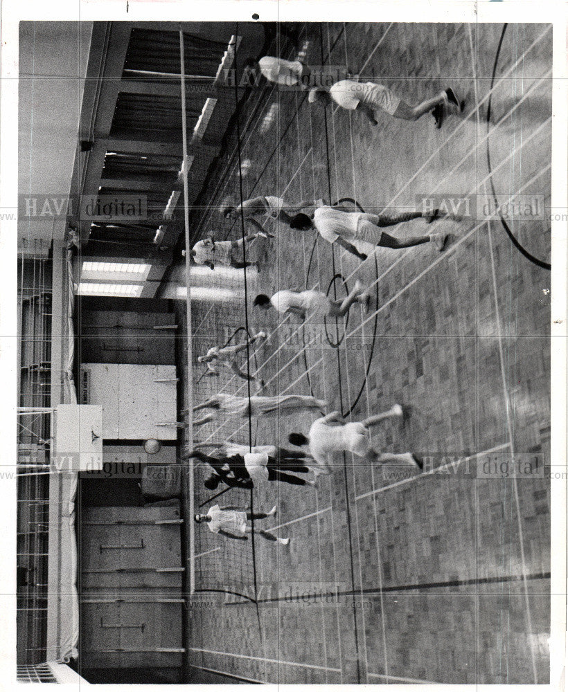 1960 Press Photo Edison Volleyball - Historic Images