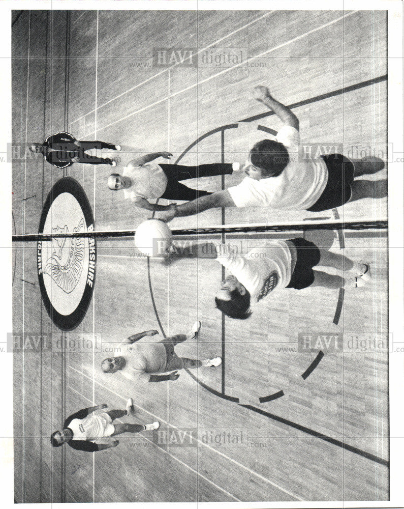 1982 Press Photo VOLLEYBALL - Historic Images