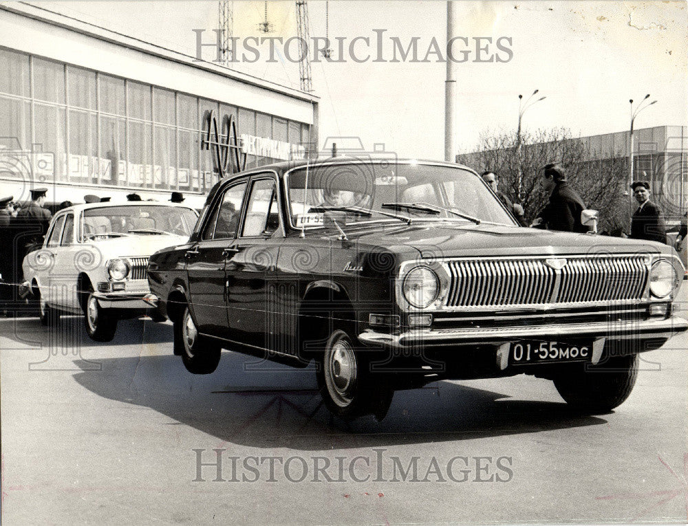 1981 Press Photo volga car soviet - Historic Images