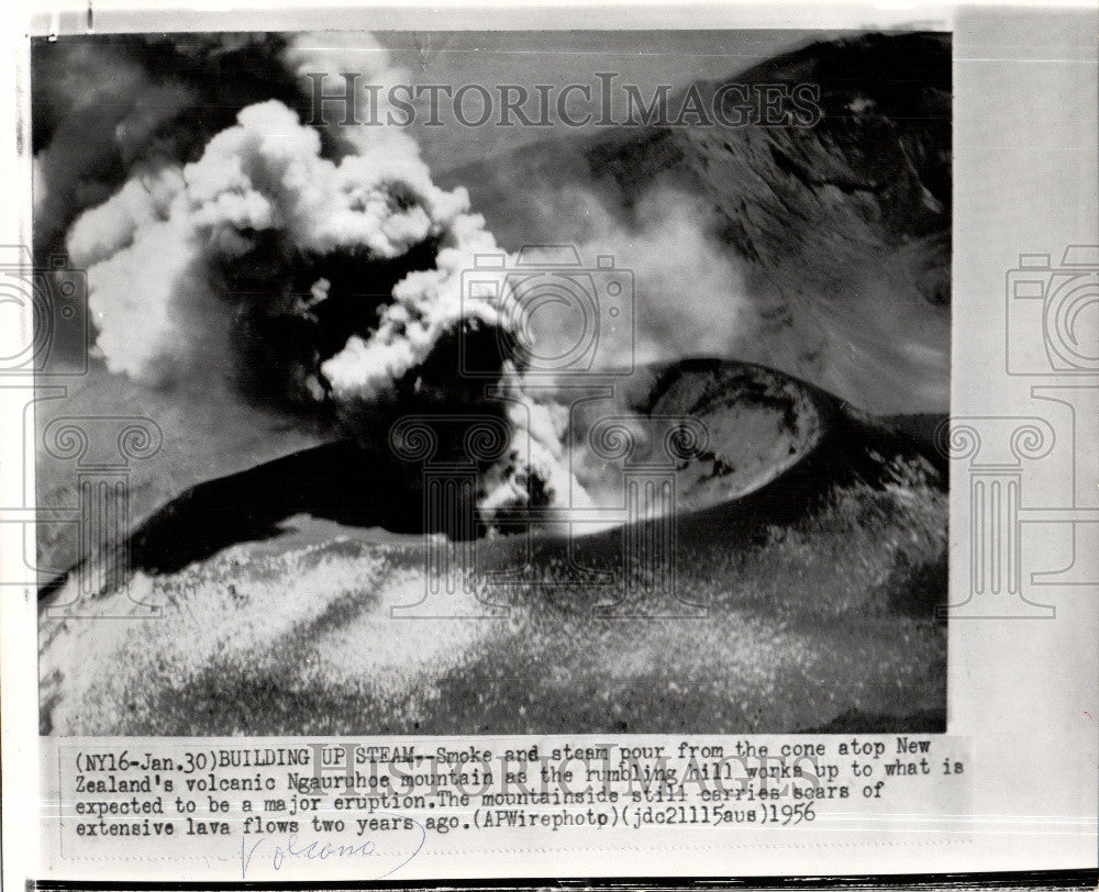 1956 Press Photo New Zealand&#39;s Volcanic Ngauruhoe Moun. - Historic Images