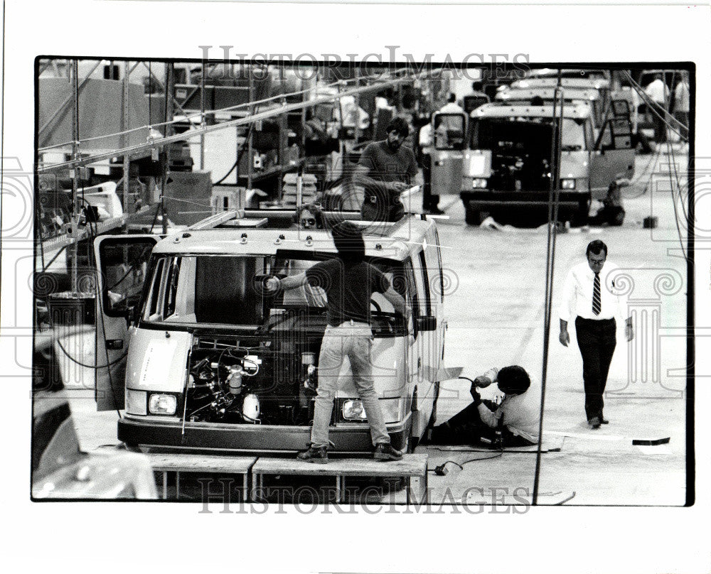 1986 Press Photo Vixen motor homes plant assembly line - Historic Images