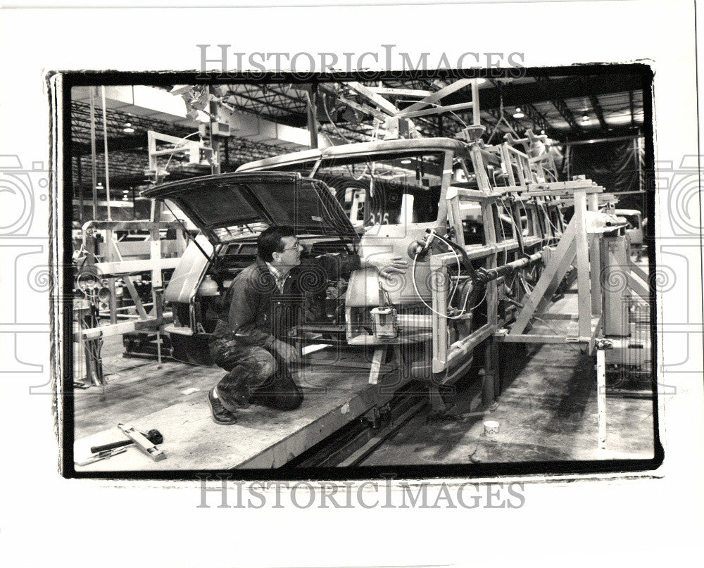 1987 Press Photo Vixen Motor Co., Pontiac, Ron Melchert - Historic Images