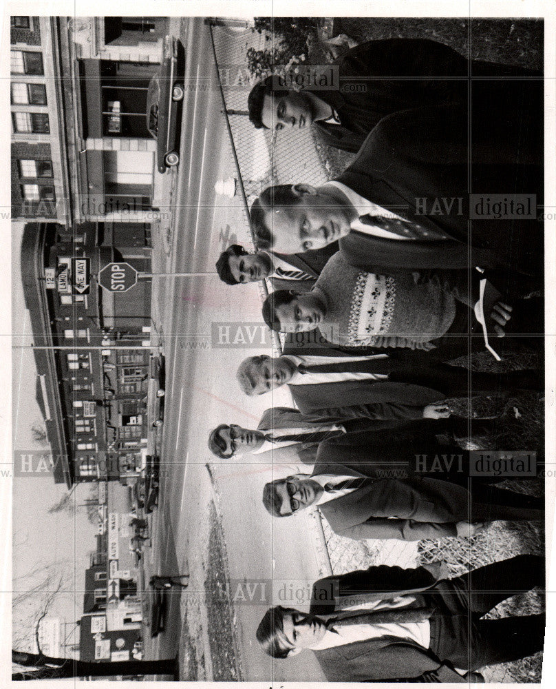 1967 Press Photo Attorneys live year in poverty detroit - Historic Images