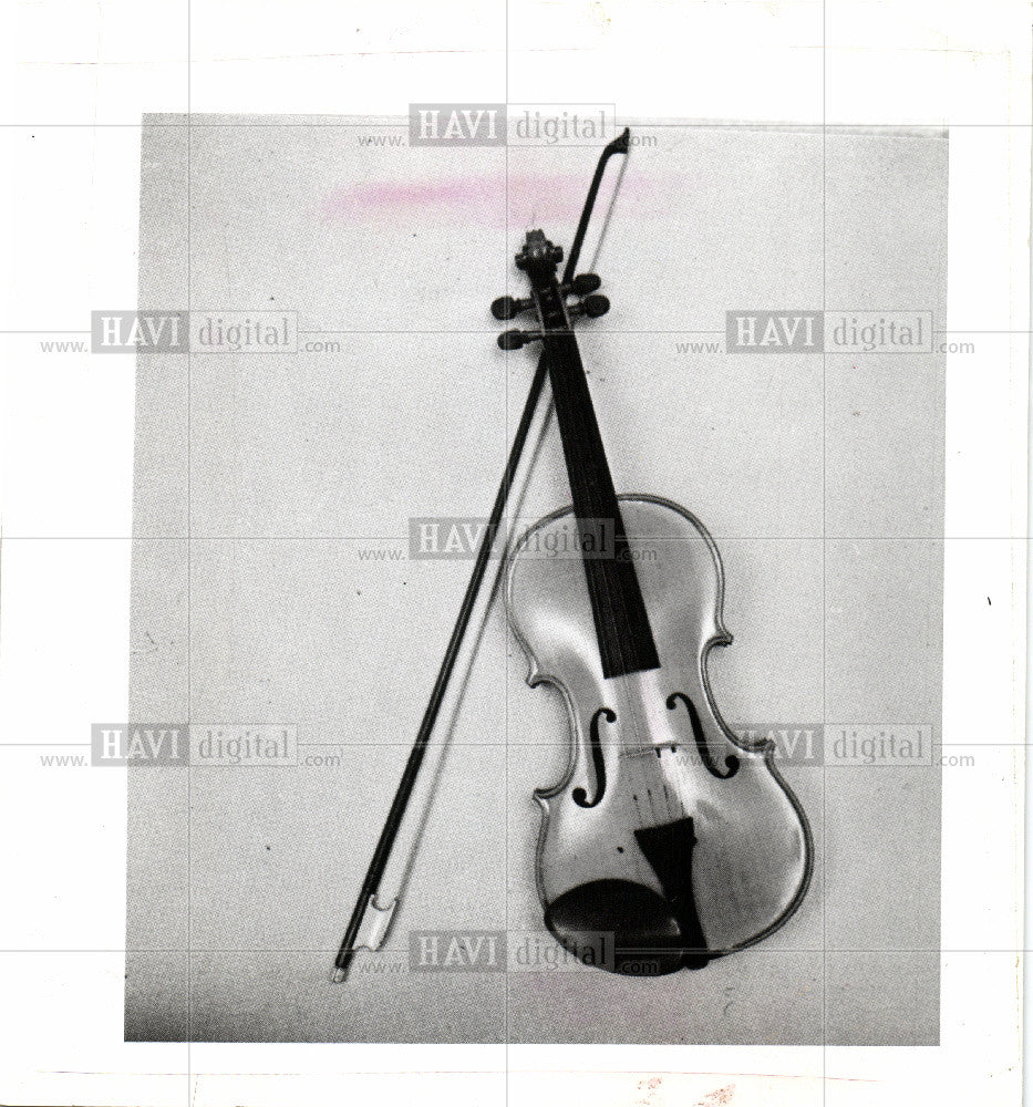 Press Photo Violin - Historic Images