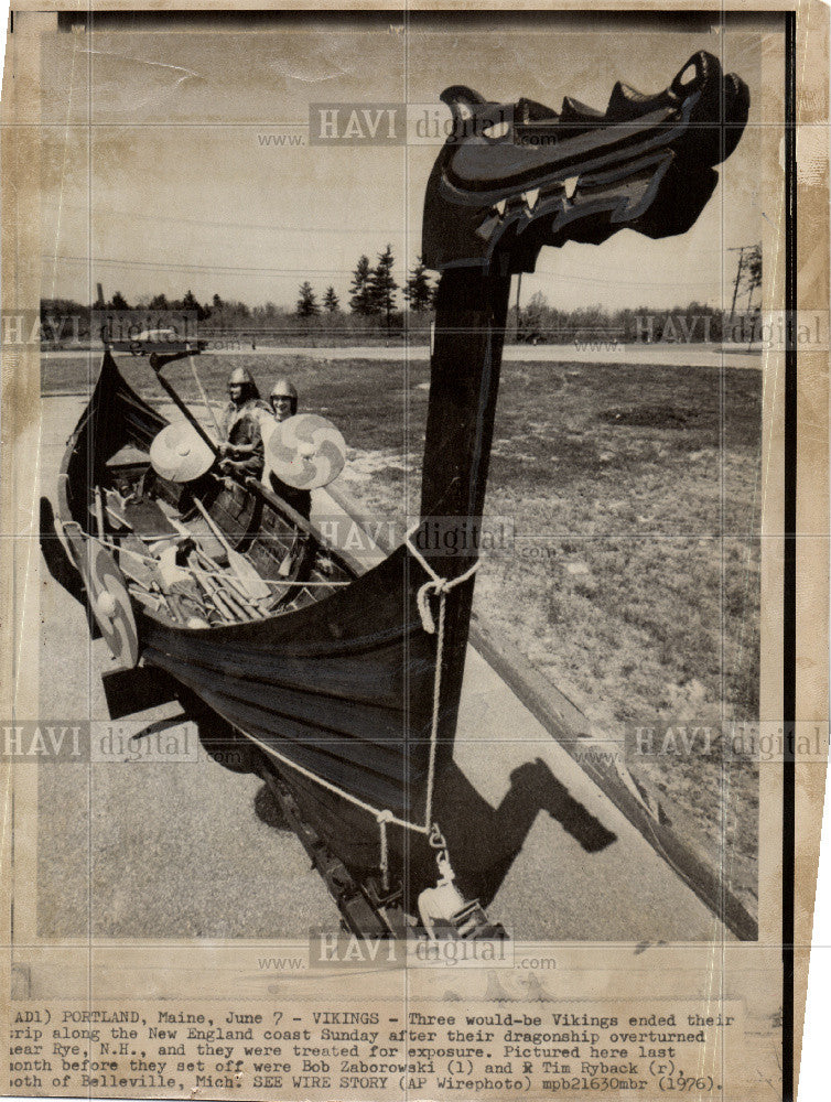 1976 Press Photo Bob Zaborowski Tim Ryback viking ship - Historic Images