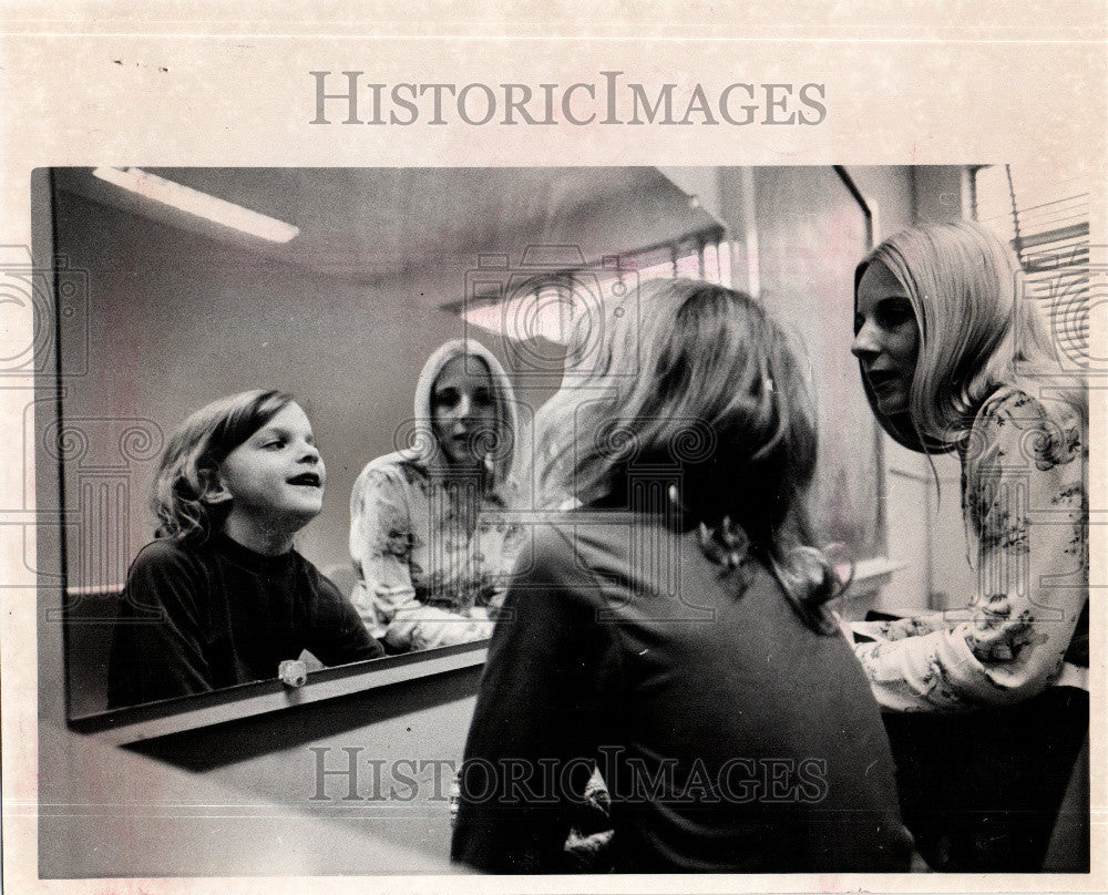 1974 Press Photo Wayne State University Speech Hearing - Historic Images