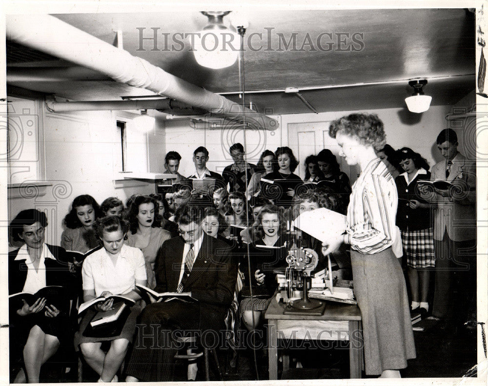 1944 Press Photo Wayne Univeristy class basement - Historic Images