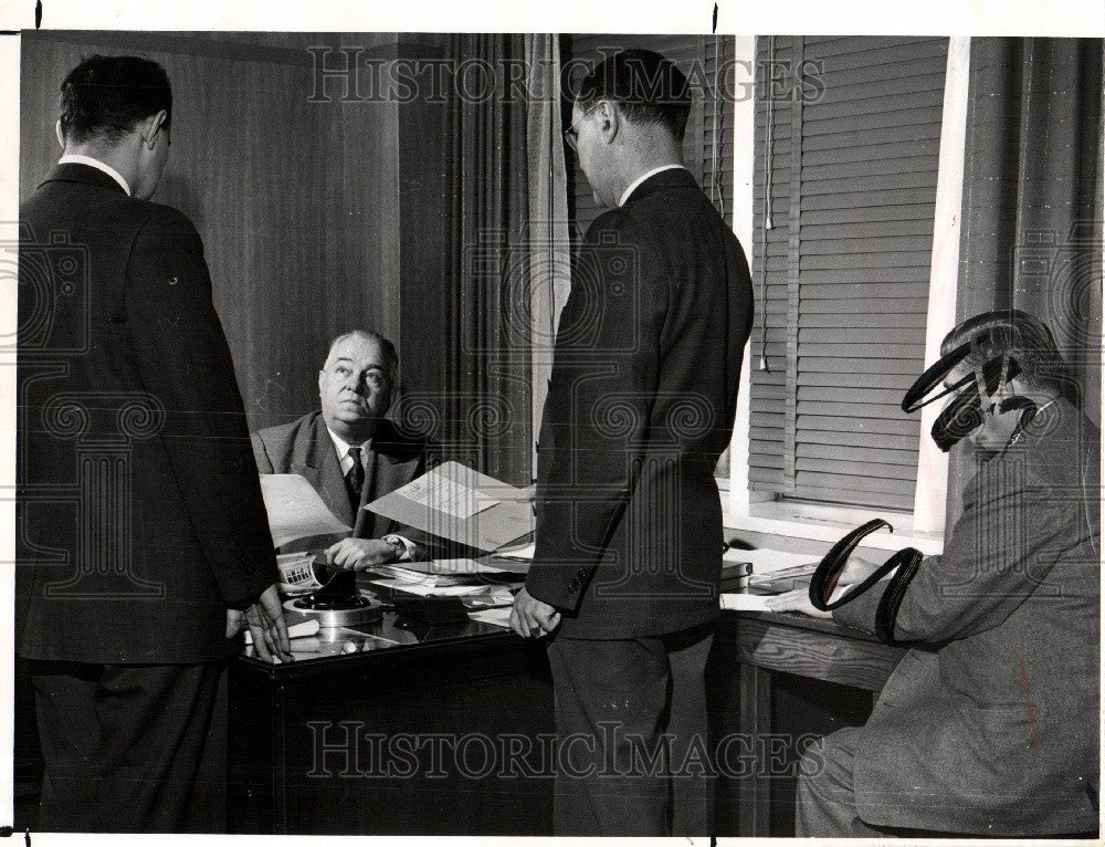 1957 Press Photo Opposing Attorneys Judge chambers - Historic Images