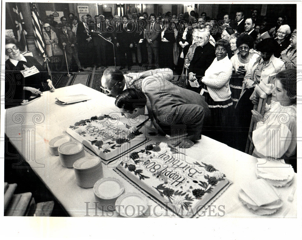 1982 Press Photo Birthday Cakes - Historic Images