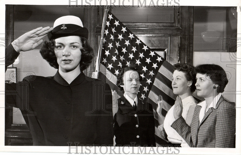 1951 Press Photo Waves - Historic Images