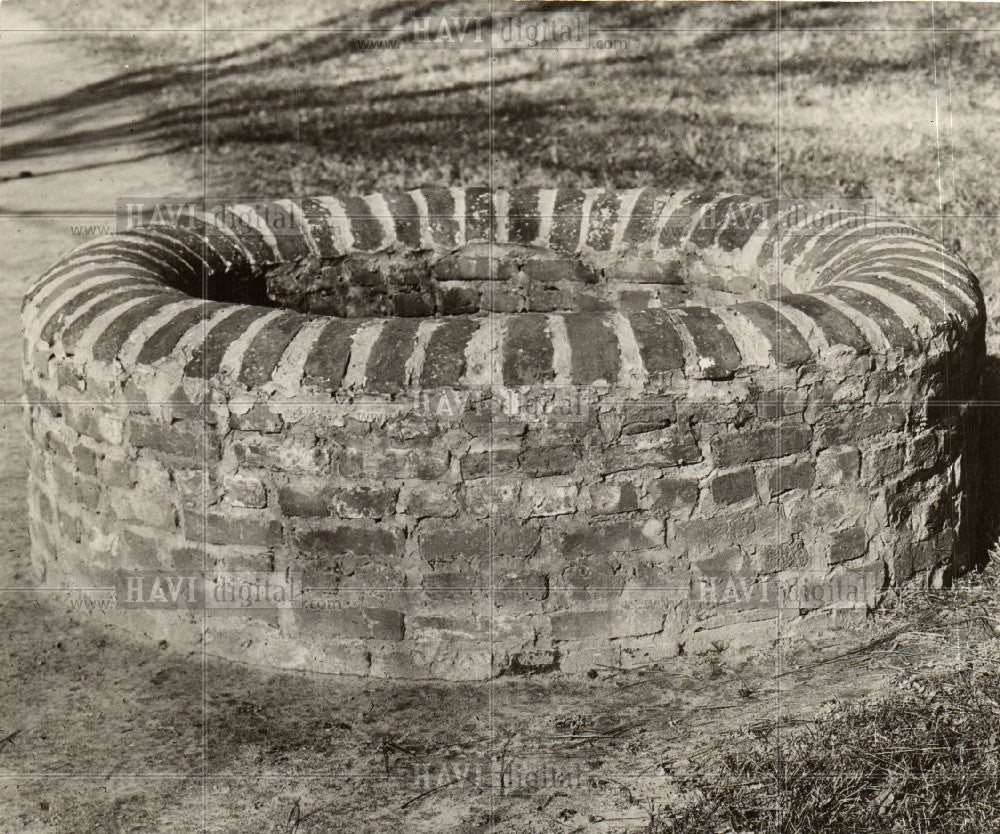 1931 Press Photo Jamestown VA early America well - Historic Images