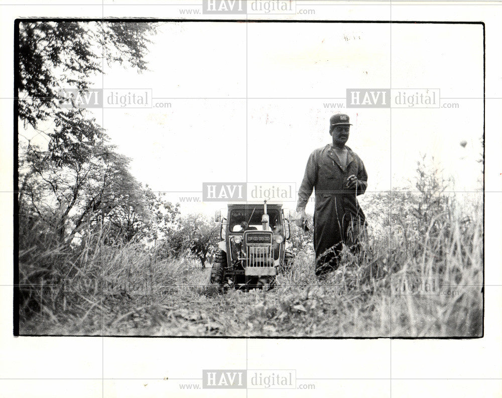 1975 Press Photo Detroit city worker William Overton - Historic Images