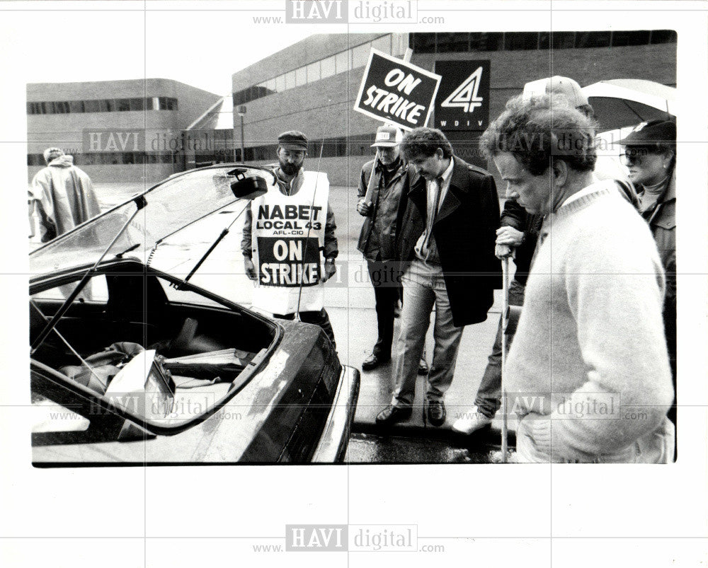 1985 Press Photo WDIV-TV  Technician strike Negotiation - Historic Images