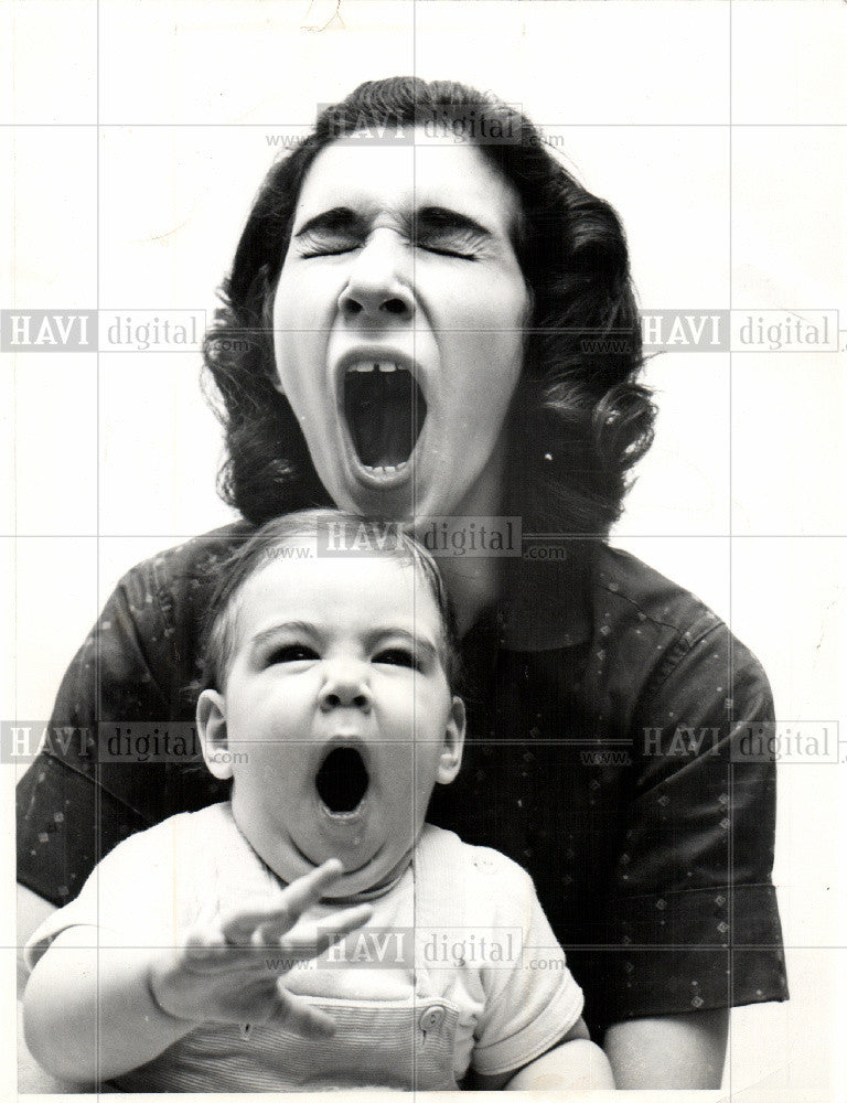 1961 Press Photo yawn Mrs. Marcia Miller baby - Historic Images