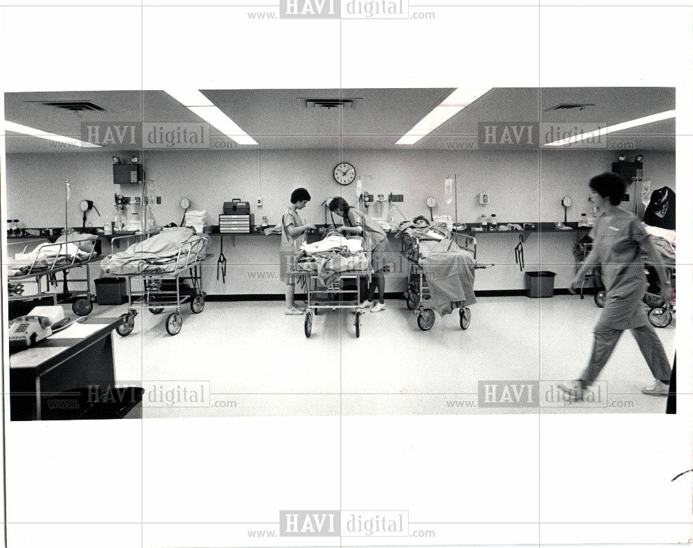1983 Press Photo Recovery room Wyandotte General - Historic Images