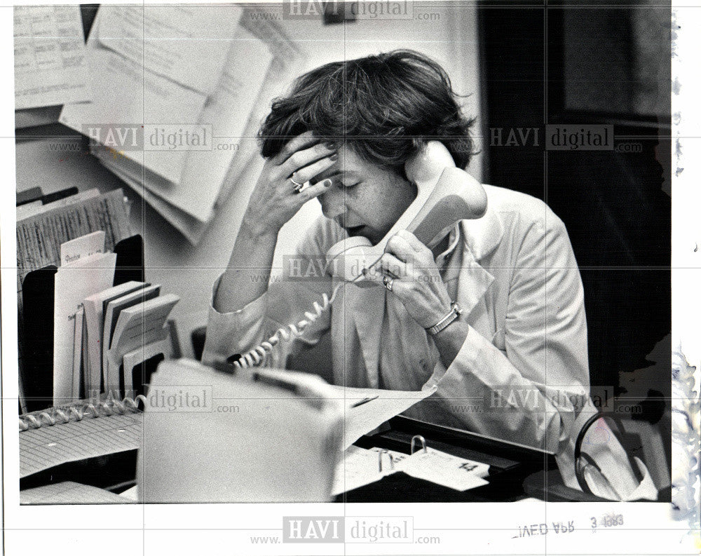 1983 Press Photo Marylin Blair Nusing supervisor phone - Historic Images