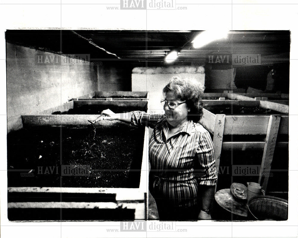 1983 Press Photo Worm farm - Historic Images