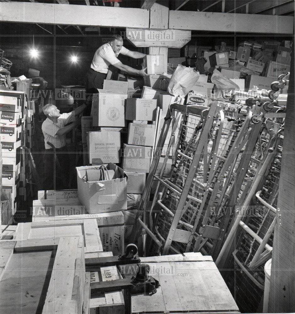 1964 Press Photo Plea for funds filled warehouse - Historic Images