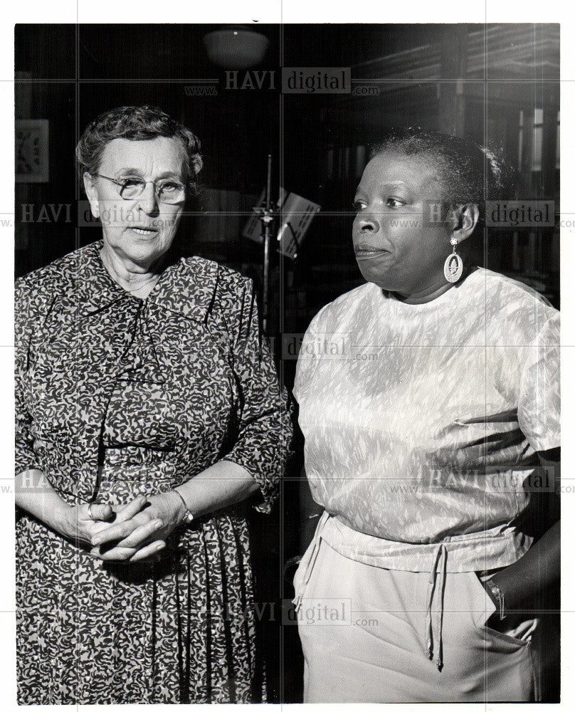 1961 Press Photo MRS. LESTER AUBARLINE &amp; MARY MILLS - Historic Images