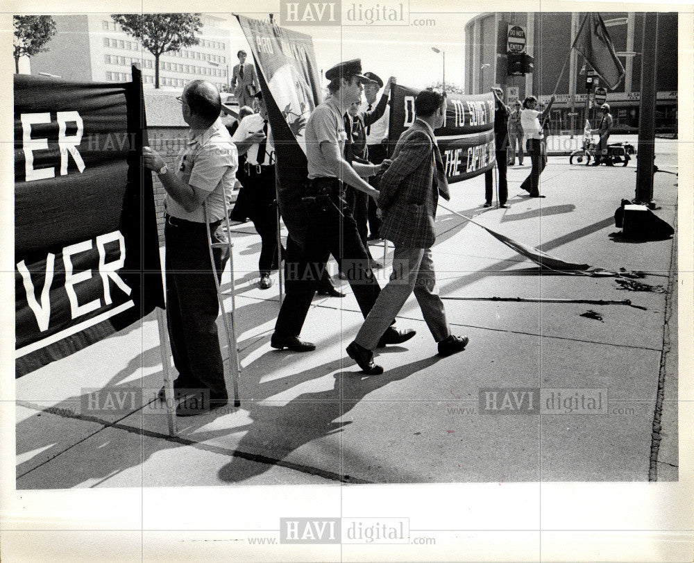 1974 Press Photo World Energy Conference Don Lobsinger - Historic Images