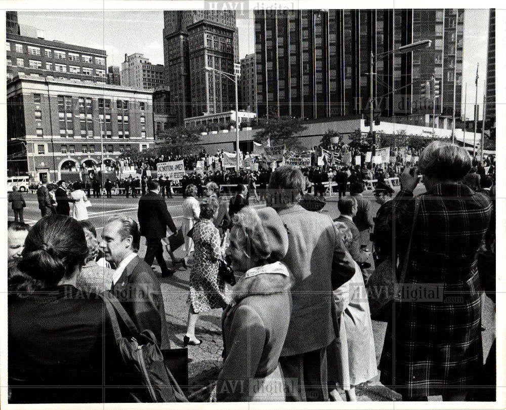 1974 Press Photo world energy conference picketers - Historic Images