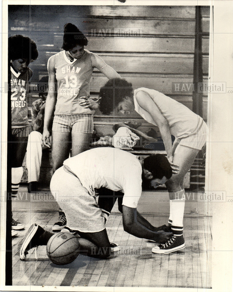 1976 Press Photo women sports Shaw College coach - Historic Images