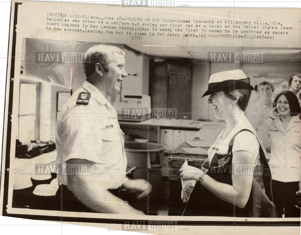 1976 Press Photo First female Coast Guard cadets - Historic Images