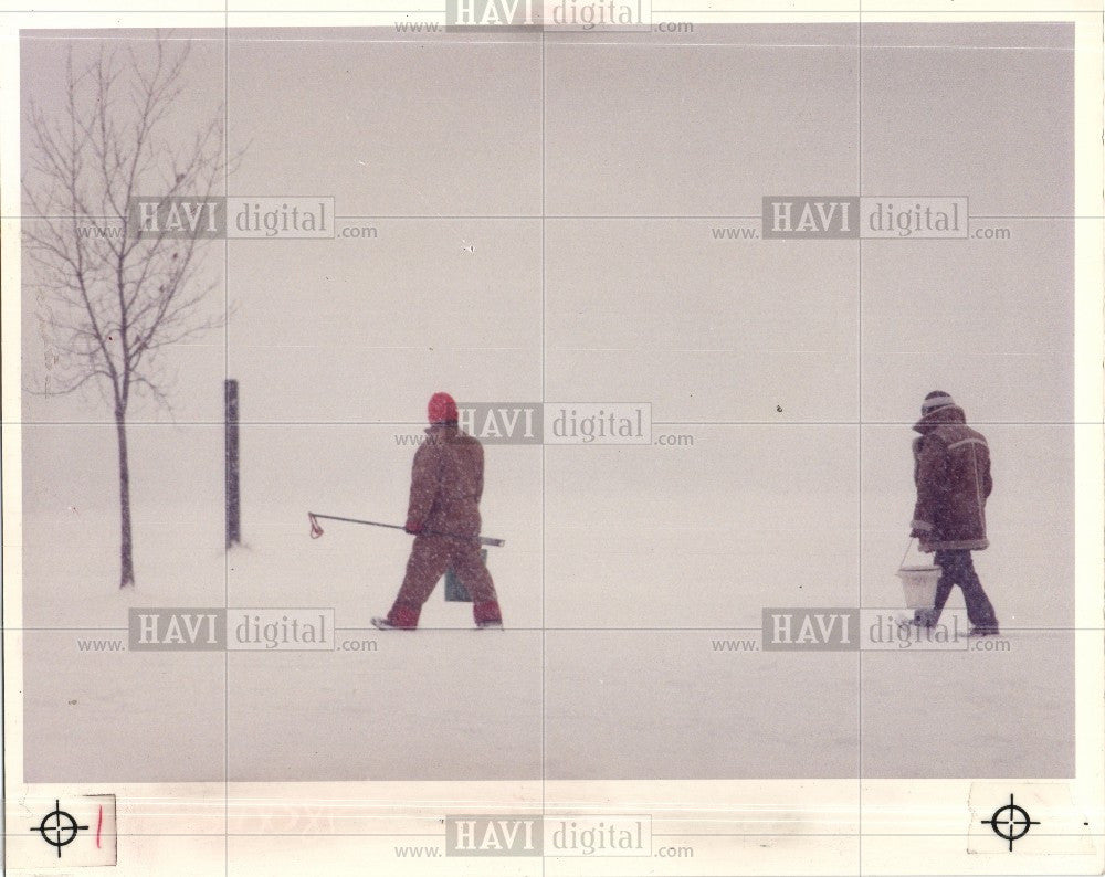1990 Press Photo Winter Ice Fishing Snow Fish Storm - Historic Images