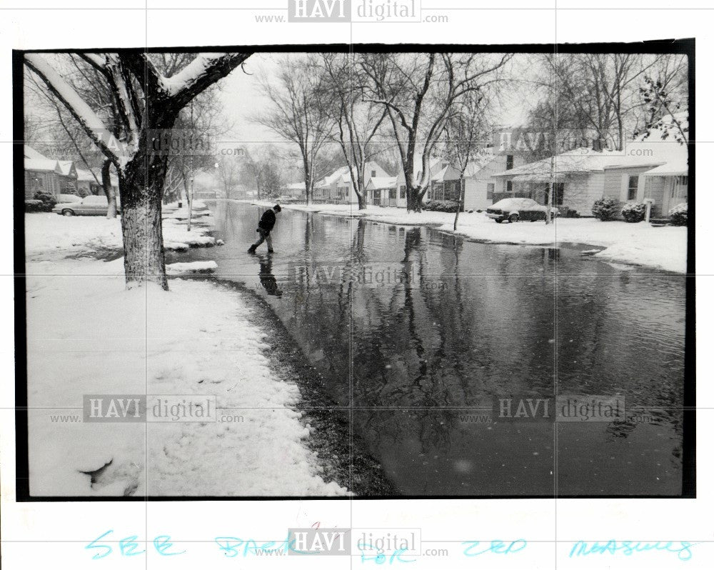 1990 Press Photo Tad Wright ZIEGLER STREET DEARBORN - Historic Images