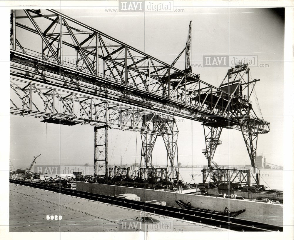 1952 Press Photo ERECTING ORE BRIDGES AT NO 3 ORE YARD - Historic Images