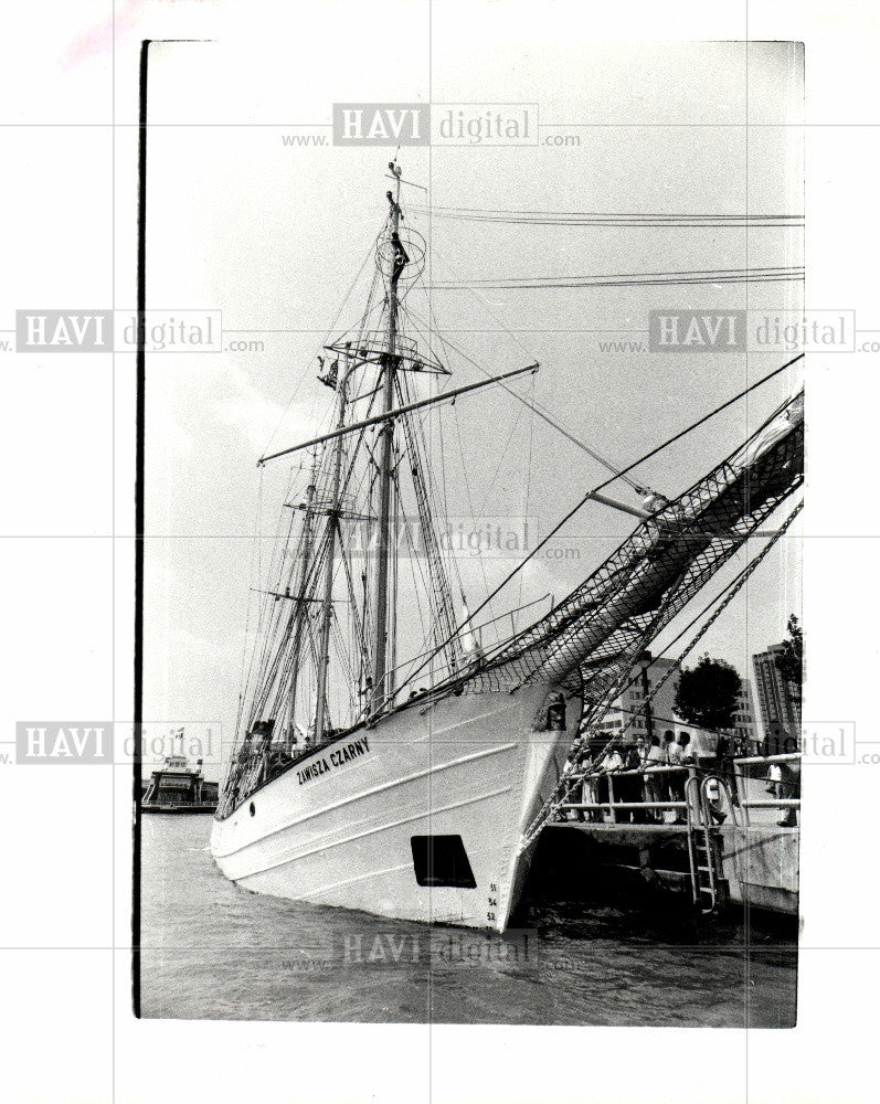 1984 Press Photo Zawisza Czarny Poland ship Hart Plaza - Historic Images