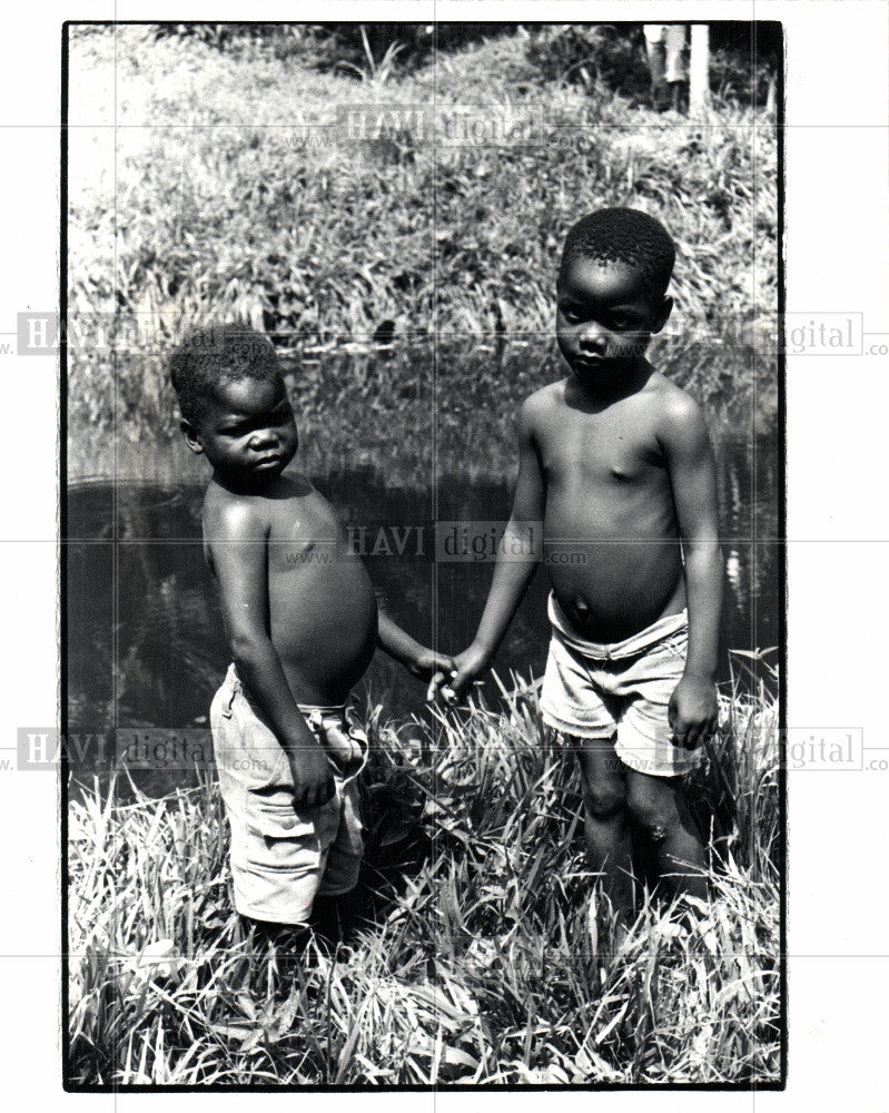 1992 Press Photo Pasi Fish Farmer Son - Historic Images